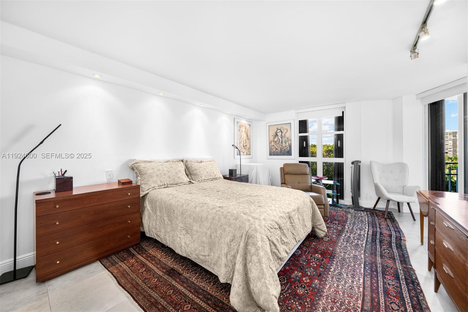 THE TOWERS OF QUAYSIDE CO - Residential