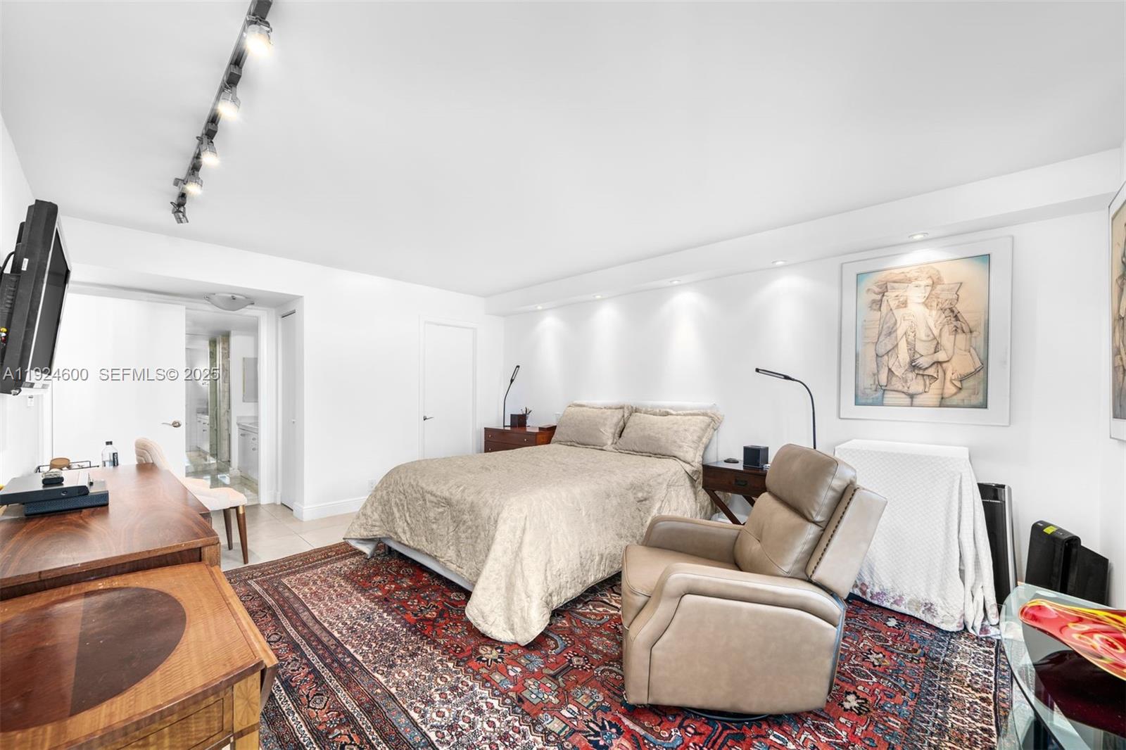 THE TOWERS OF QUAYSIDE CO - Residential