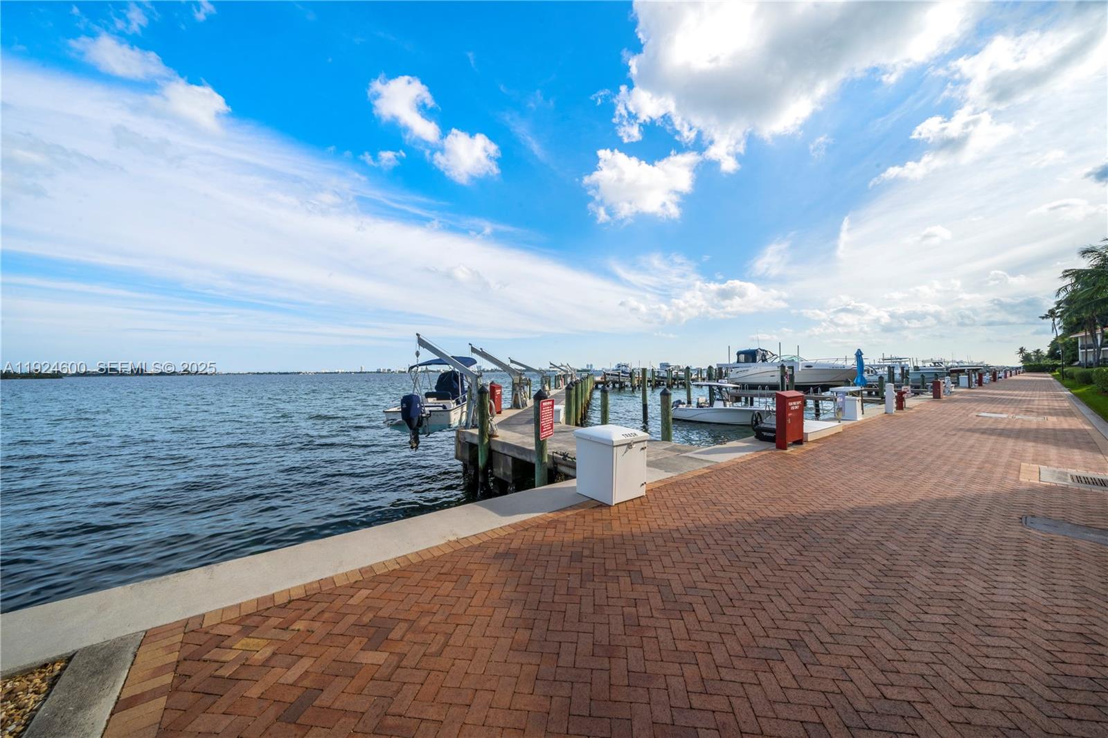 THE TOWERS OF QUAYSIDE CO - Residential