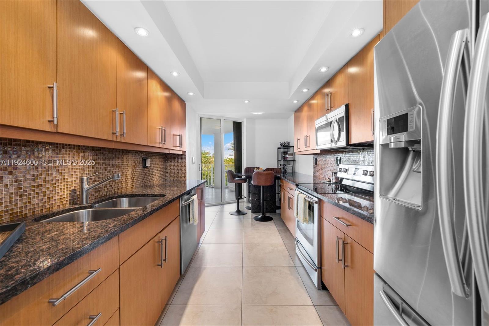 THE TOWERS OF QUAYSIDE CO - Residential