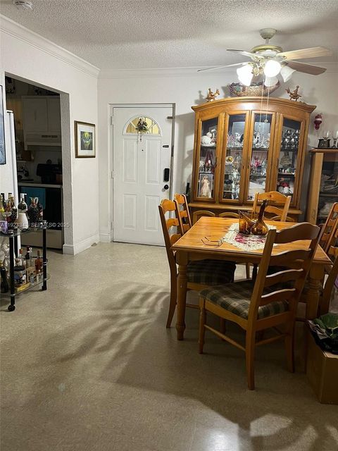 Miami-Dade County 55+ Properties for sale 8 525 W 69th St 207 Hialeah FL 33014