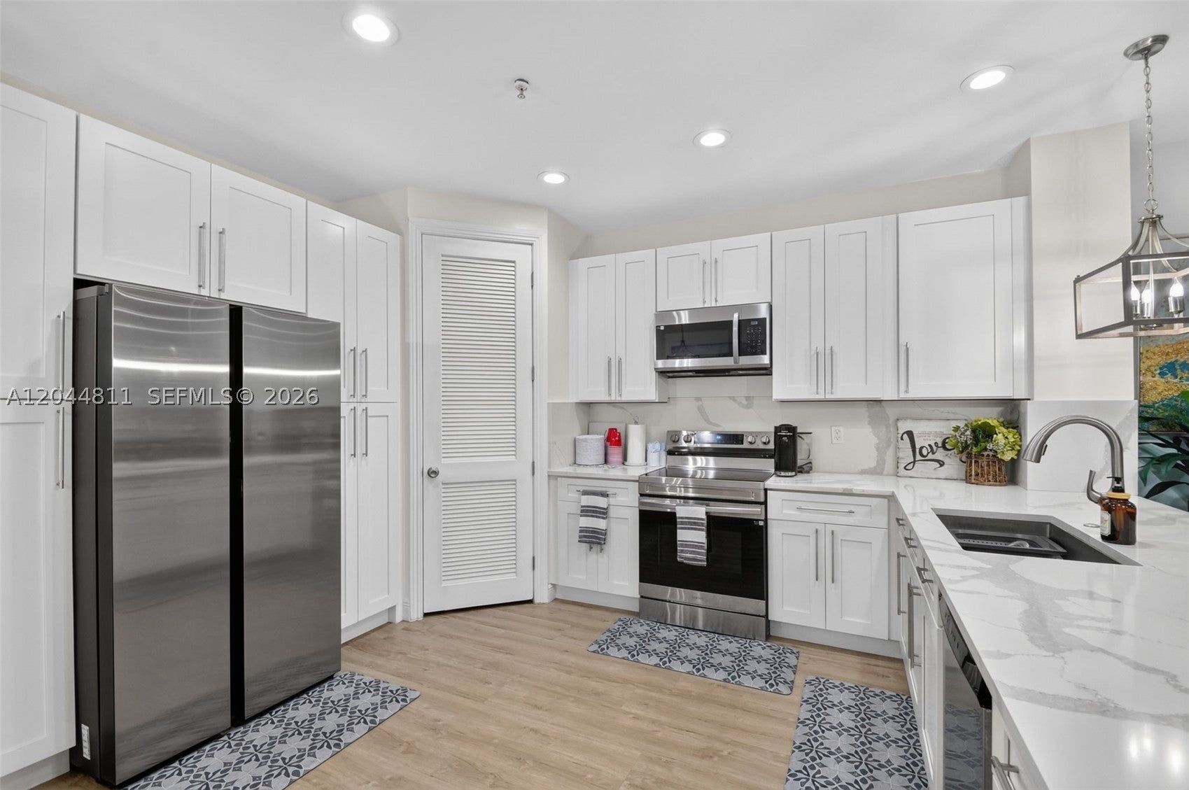 810 N 3rd Ave N 76