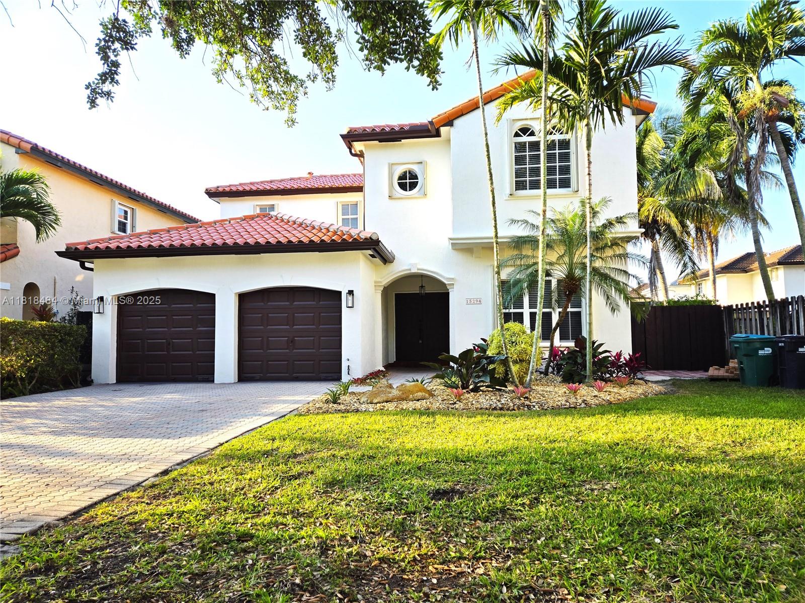 Rental Property at 15294 Sw 39th Ter, Miami, Broward County, Florida - Bedrooms: 5 
Bathrooms: 4  - $4,700 MO.