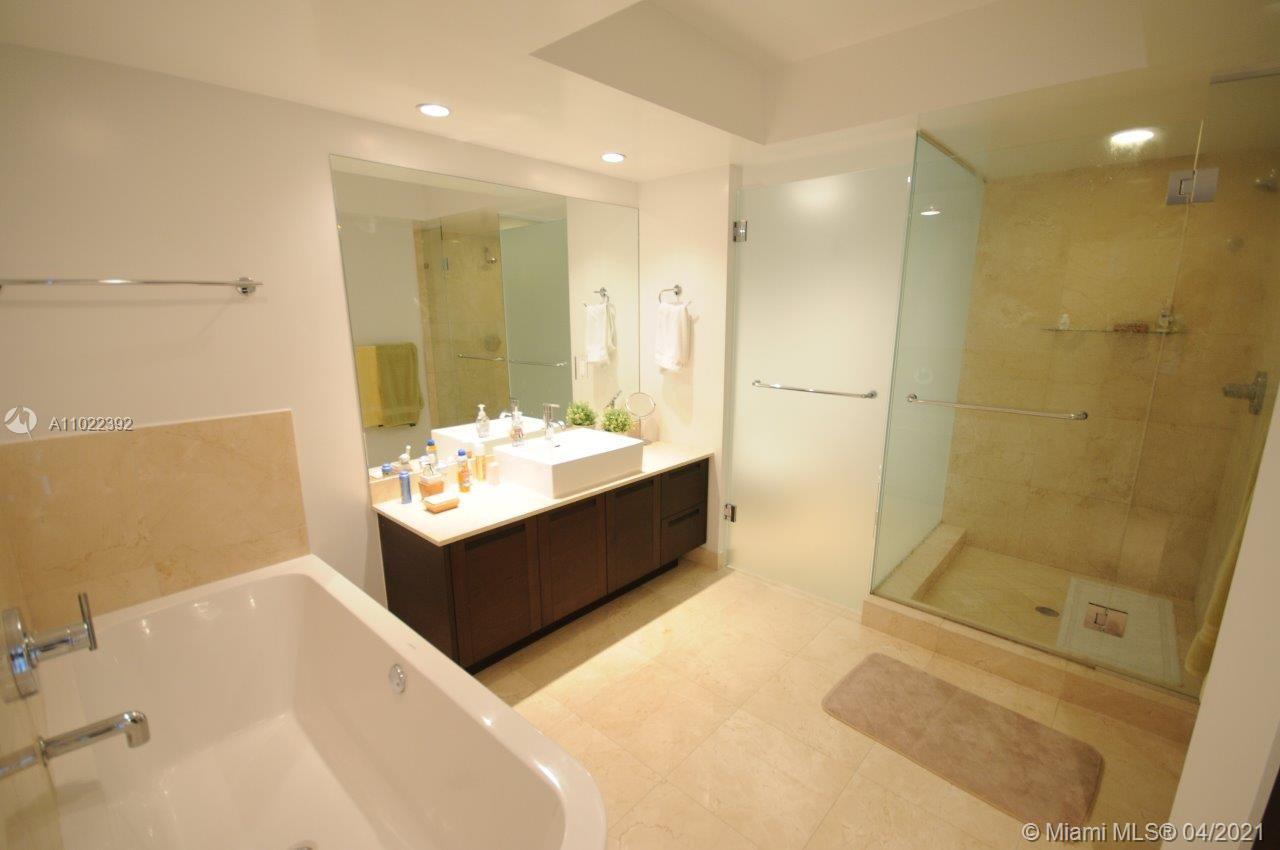 ST TROPEZ ON THE BAY II CO - Residential