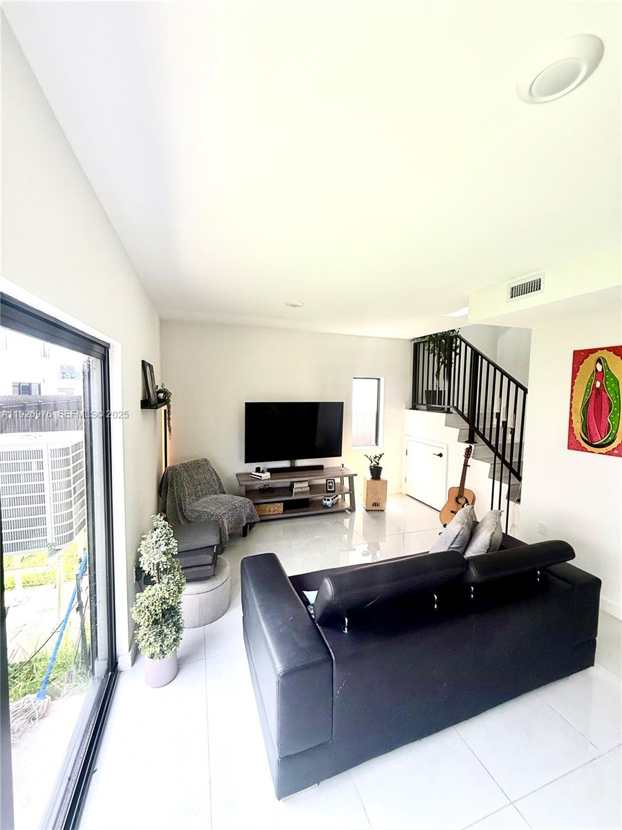 ON ALBA - Residential Lease