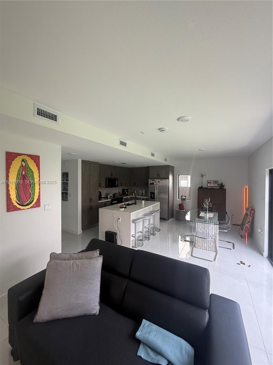 ON ALBA - Residential Lease