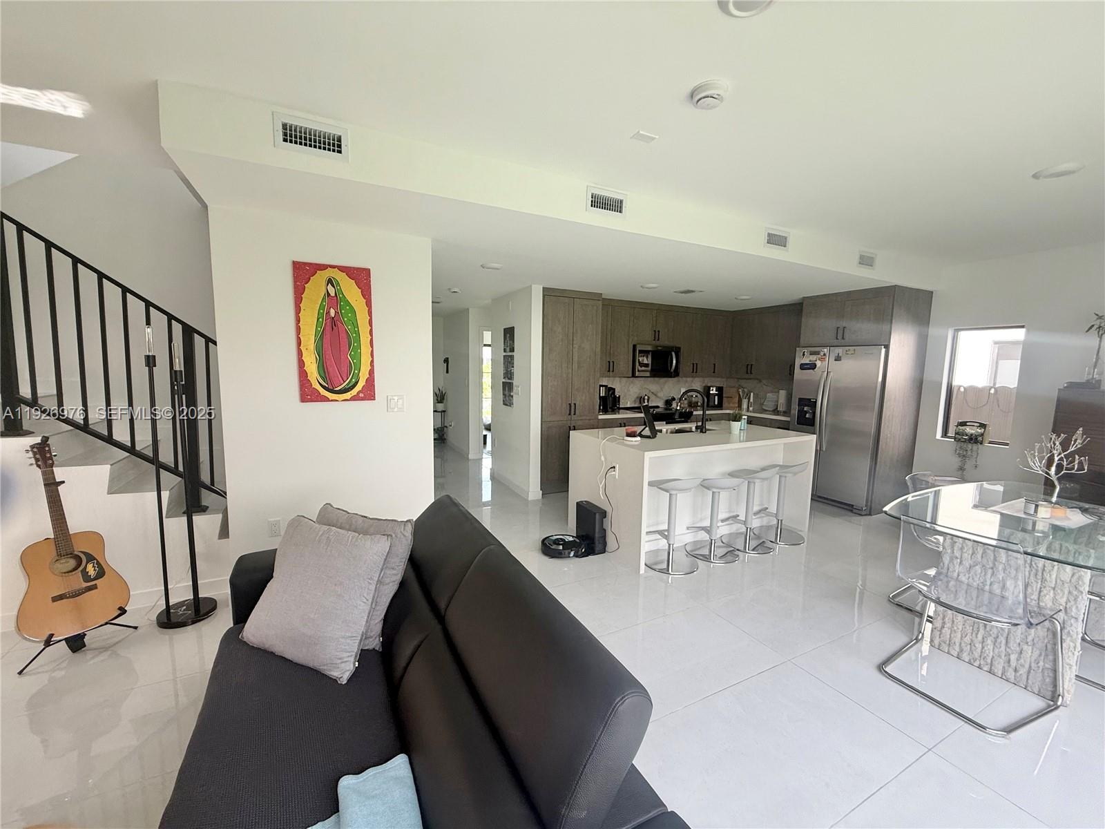 ON ALBA - Residential Lease