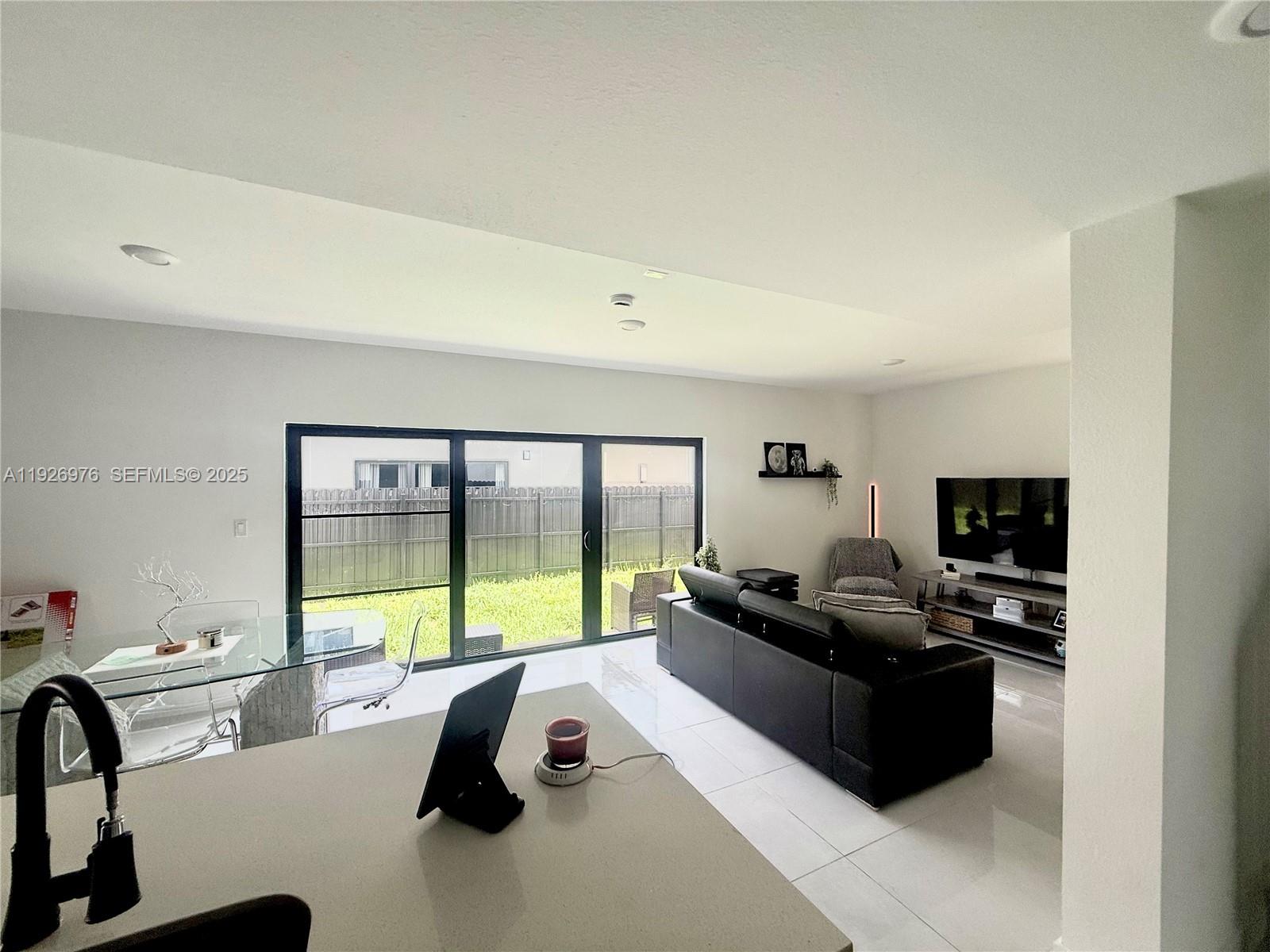 ON ALBA - Residential Lease