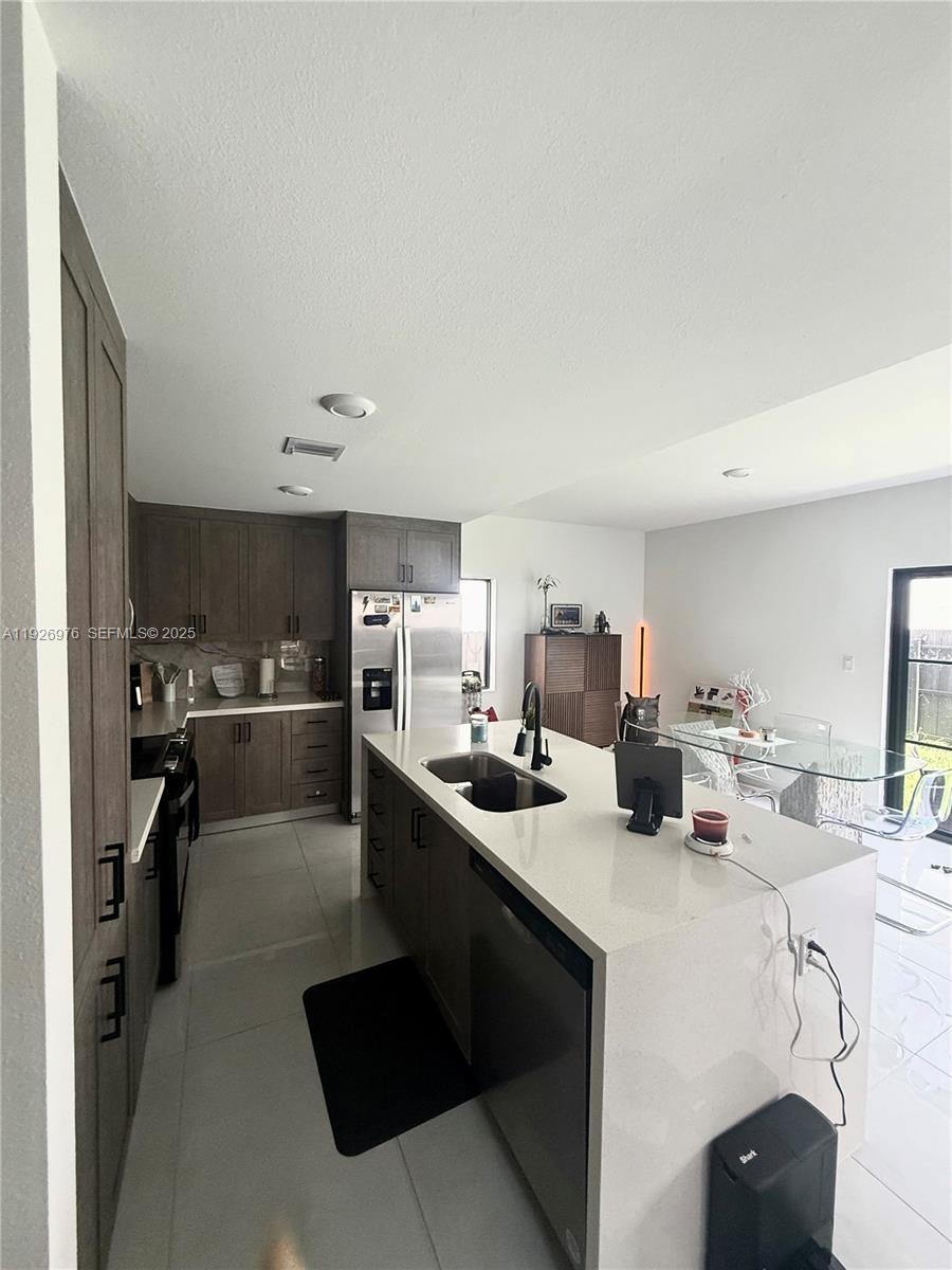 ON ALBA - Residential Lease