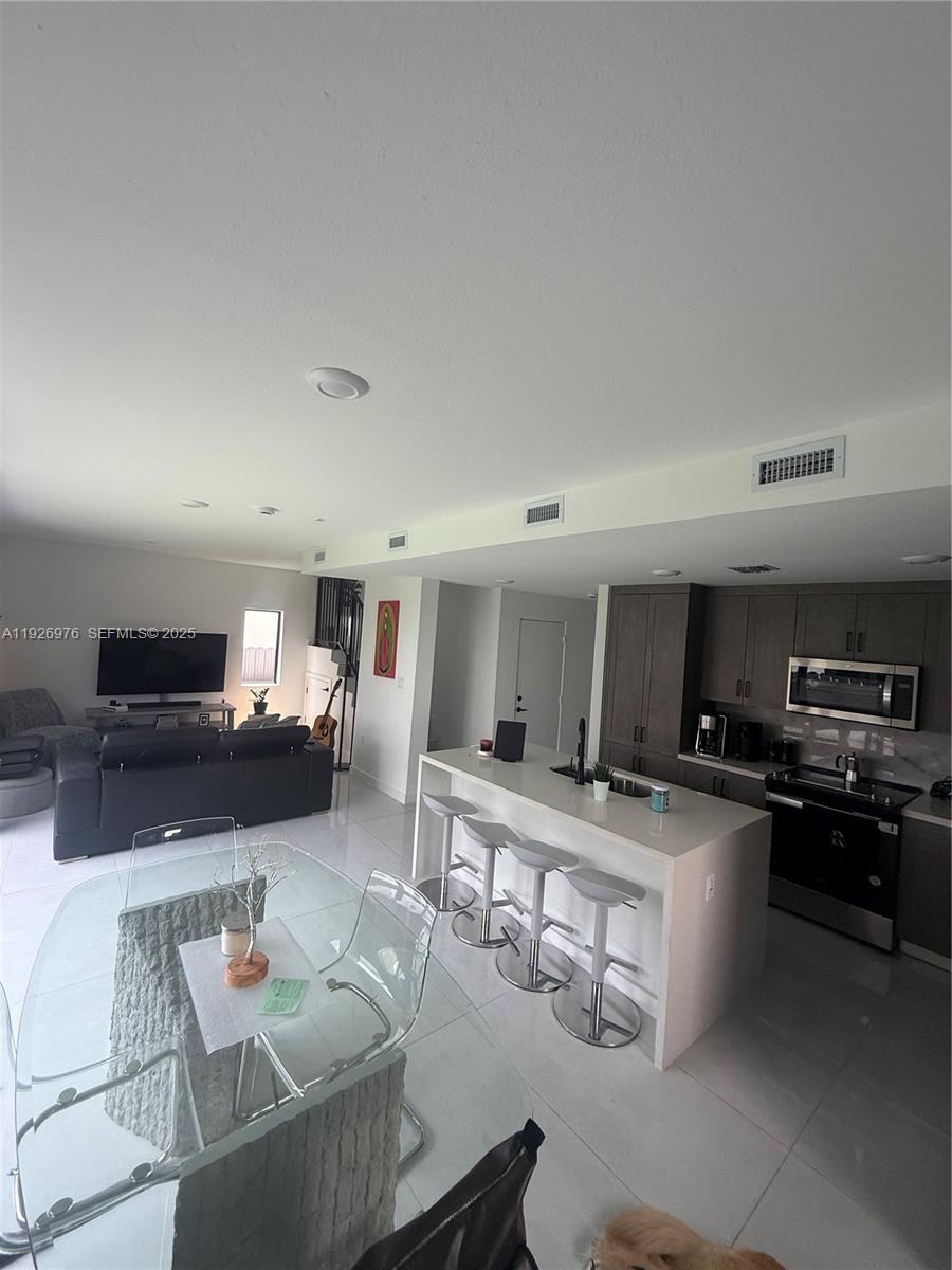 ON ALBA - Residential Lease