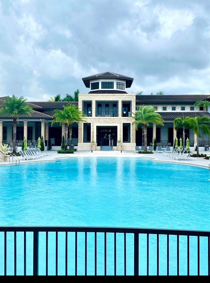 APEX AT PARK CENTRAL COND - Residential