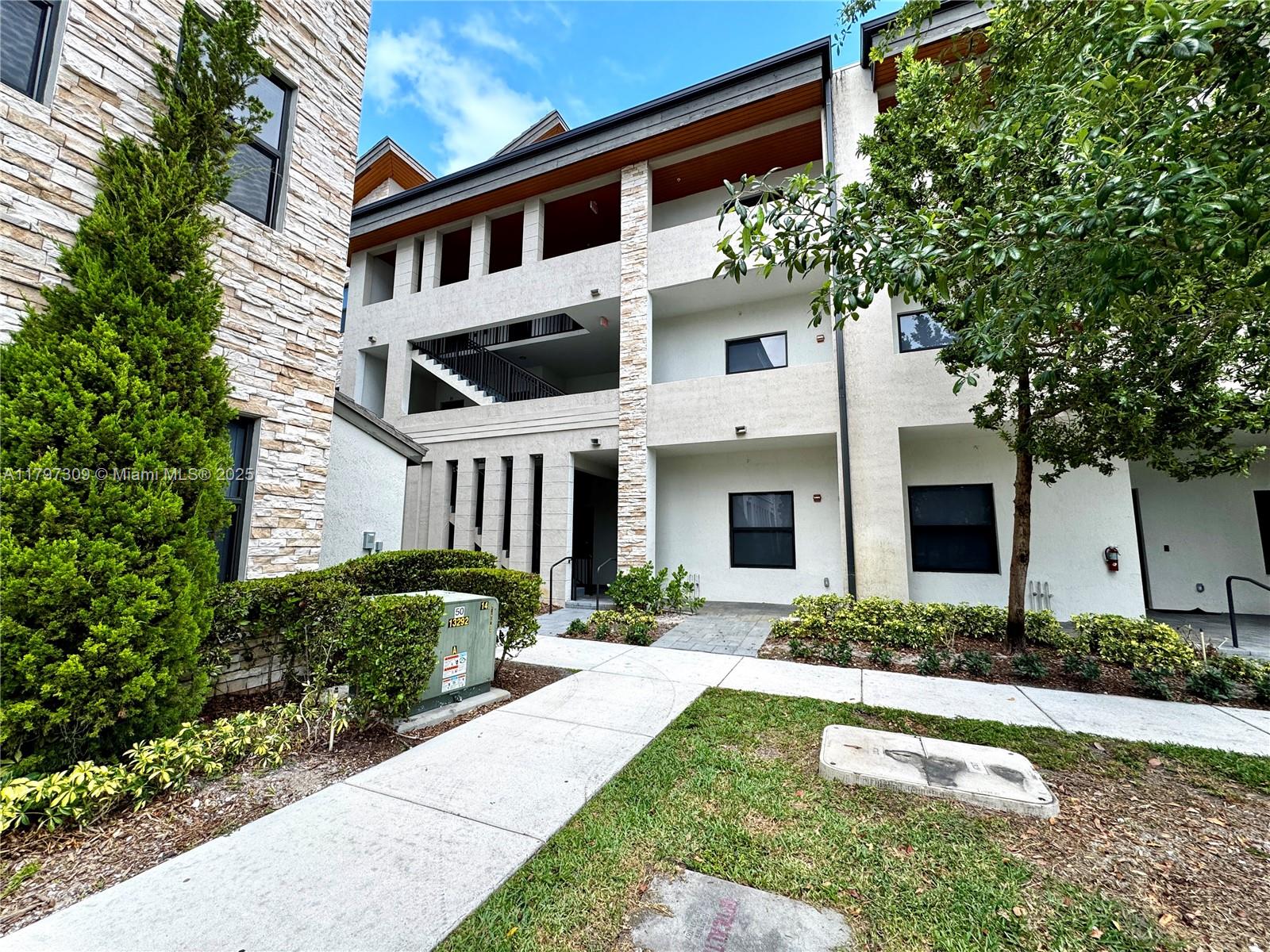8175 NW 104th Ave 21