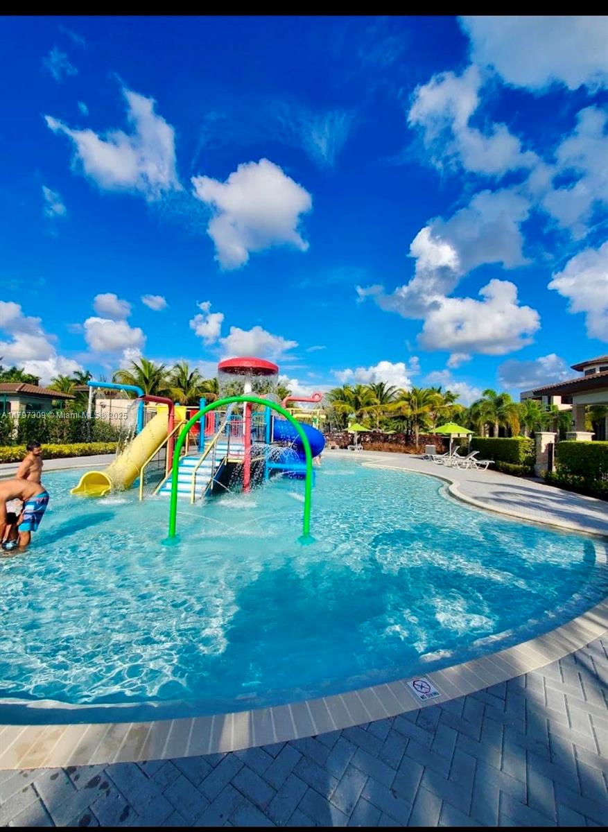 APEX AT PARK CENTRAL COND - Residential