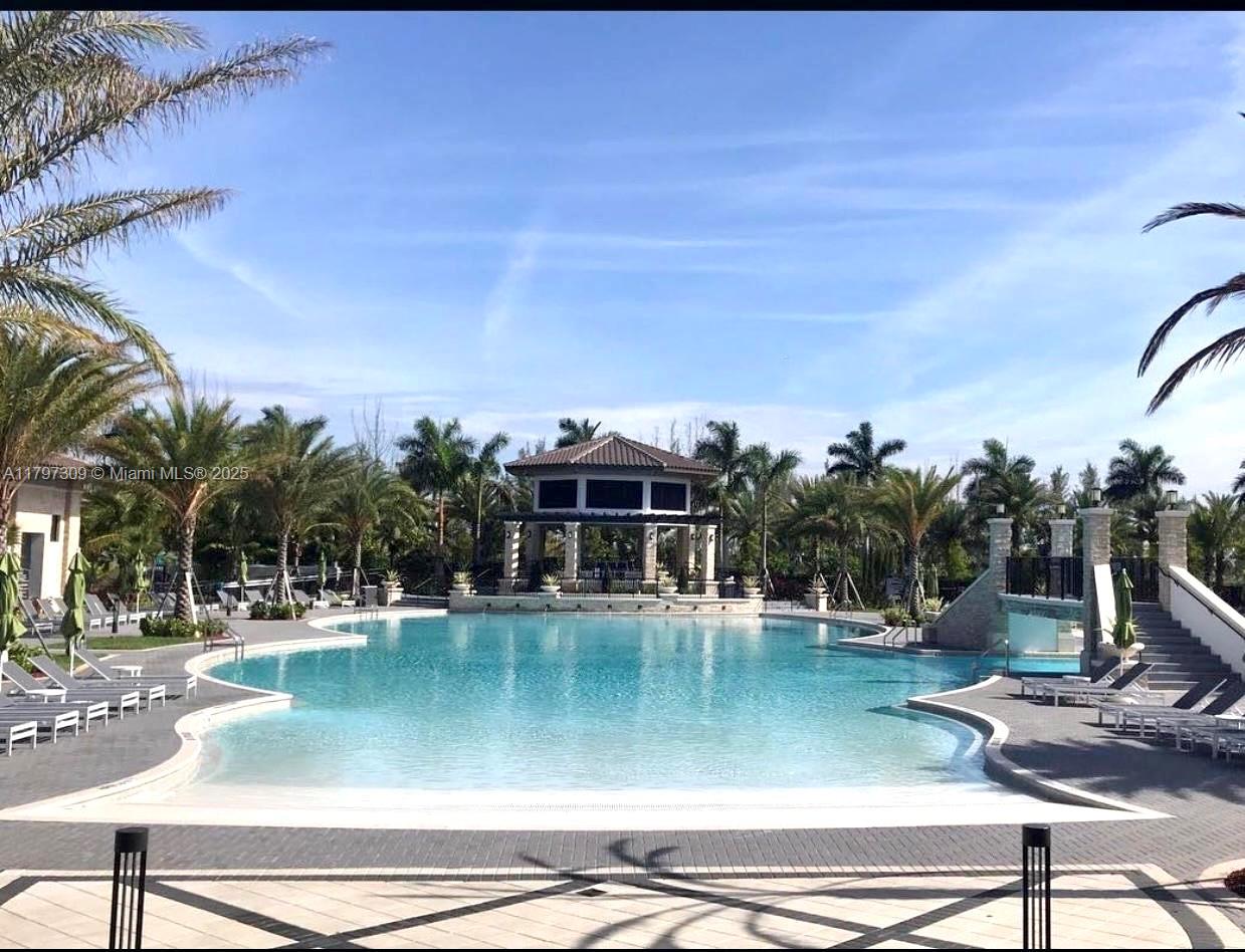 APEX AT PARK CENTRAL COND - Residential