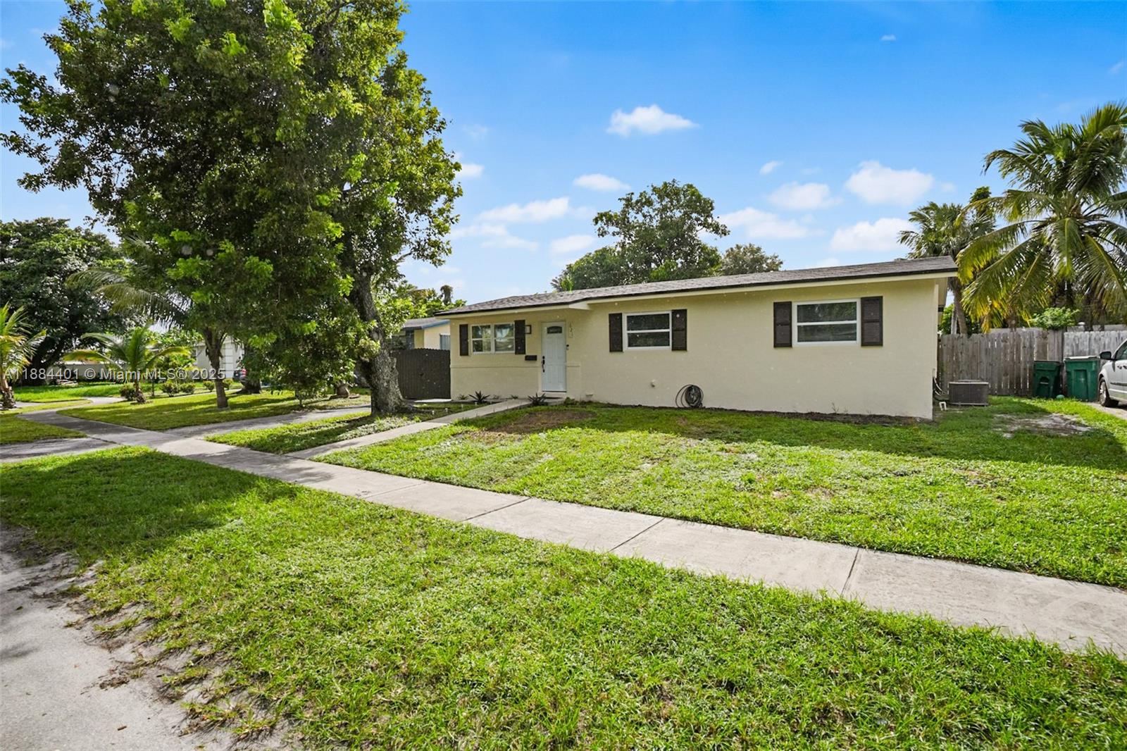 Charming 3/2 Home – No HOA! Single-family home with new roof, high-impact windows, and updated kitchen. Enclosed Florida Room currently rented as a studio with bath. Covered patio, side space for boat/RV, and room for a pool. Fresh paint and plenty of potential!