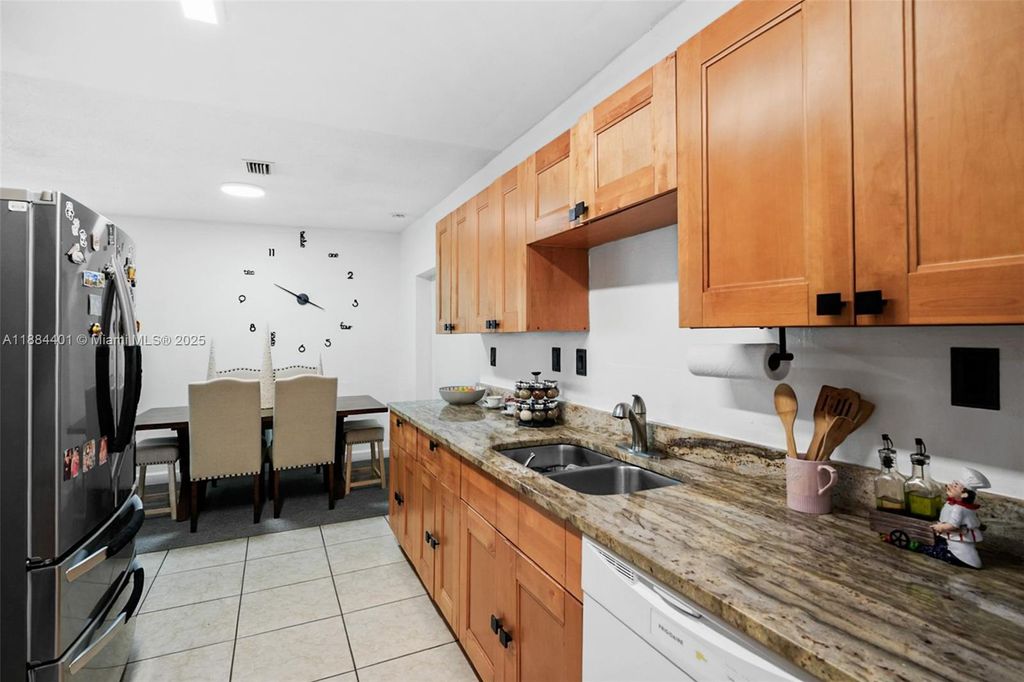 Photo of 621 SW 50th Ter, Margate, FL 33068 (MLS # A11884401)