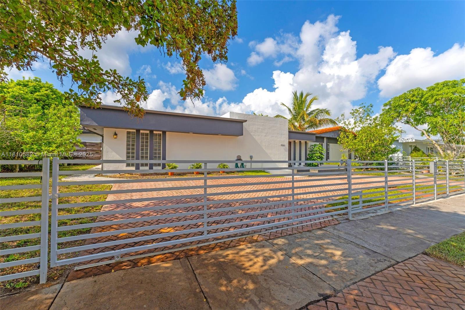 9350 Sw 88th Ter, Miami, Broward County, Florida - 5 Bedrooms  
3 Bathrooms - 