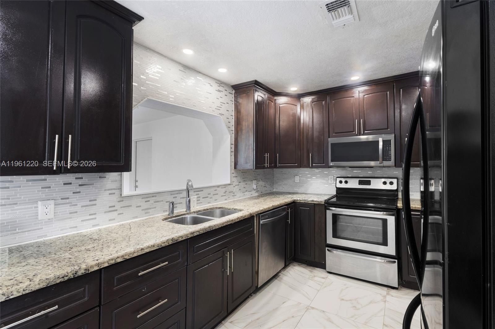 BROADVIEW COUNTRY CLUB - Residential