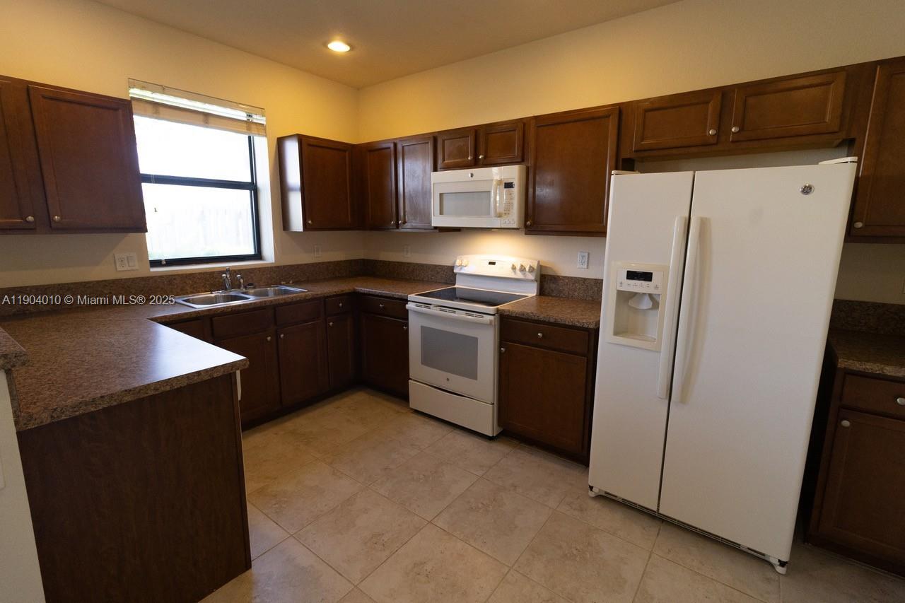 SILVER PALM WEST - Residential Lease