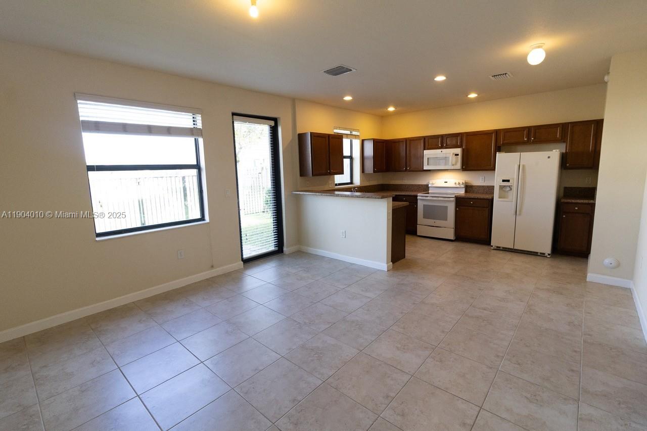 SILVER PALM WEST - Residential Lease