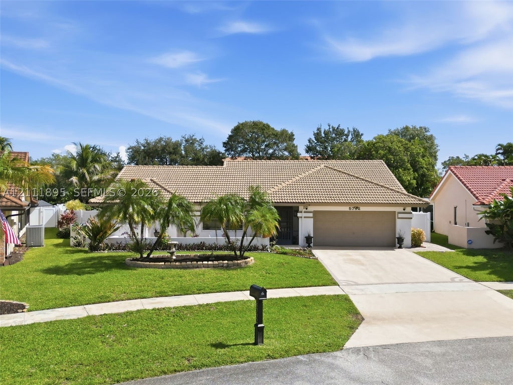 Photo of 5792 Sun Pointe Cir, Boynton Beach, FL 33437 (MLS # A12111895)