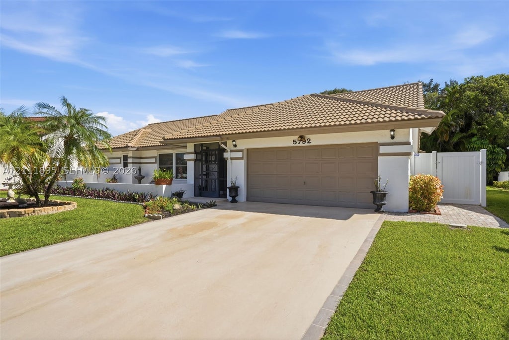 Photo of 5792 Sun Pointe Cir, Boynton Beach, FL 33437 (MLS # A12111895)