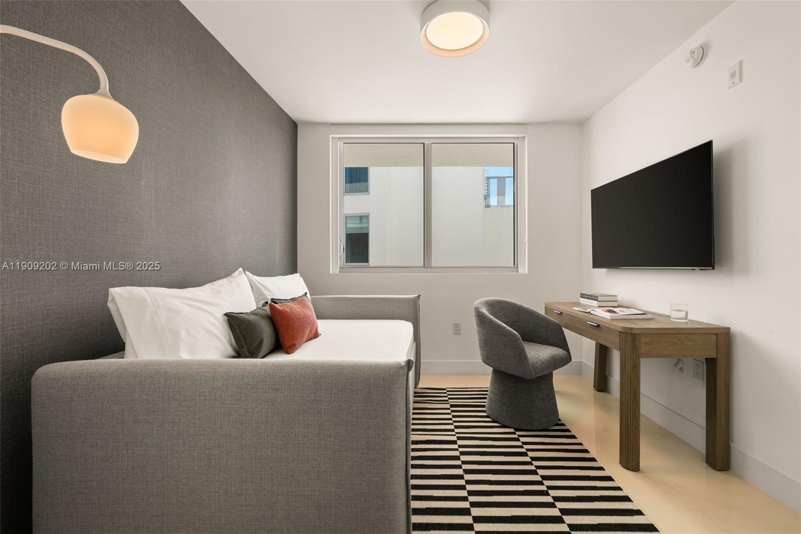 AMD PL OF 2ND OCEAN FRONT - Residential Lease