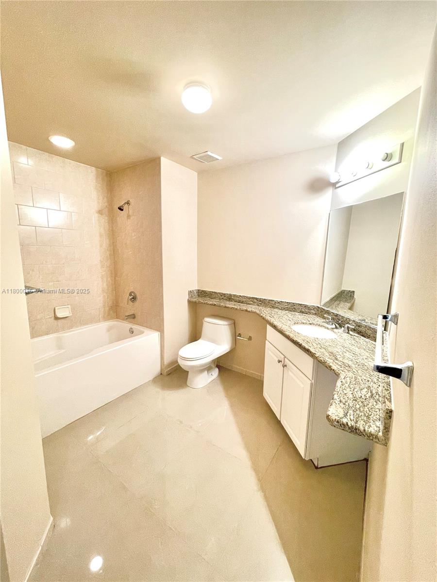 3001 NE 185th St 238