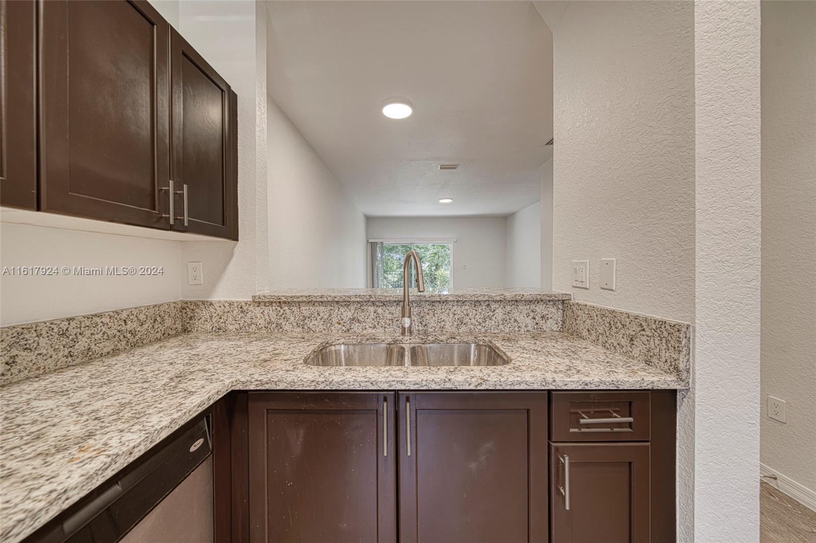 LAS TERRAZAS AT VIZCAYA C - Residential Lease