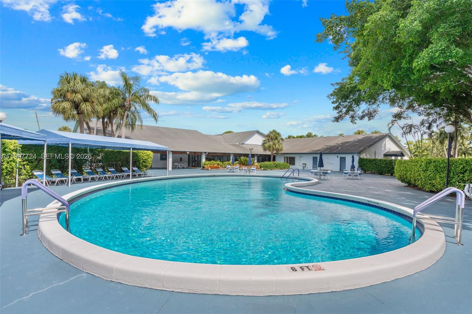 PALM SPRINGS 2 - Residential