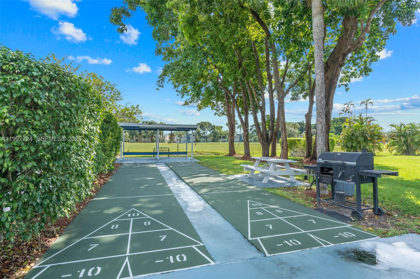 PALM SPRINGS 2 - Residential