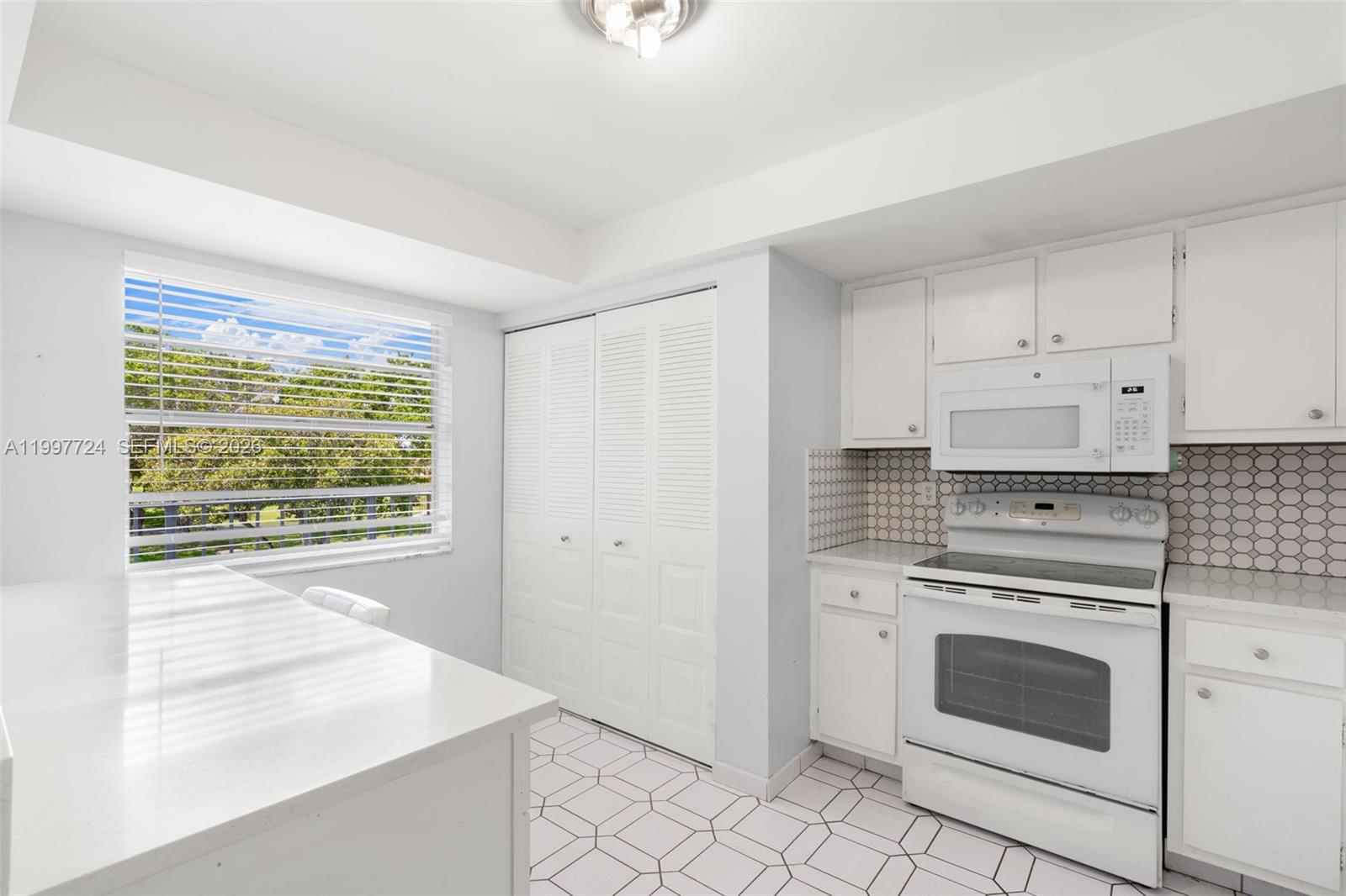 PALM SPRINGS 2 - Residential