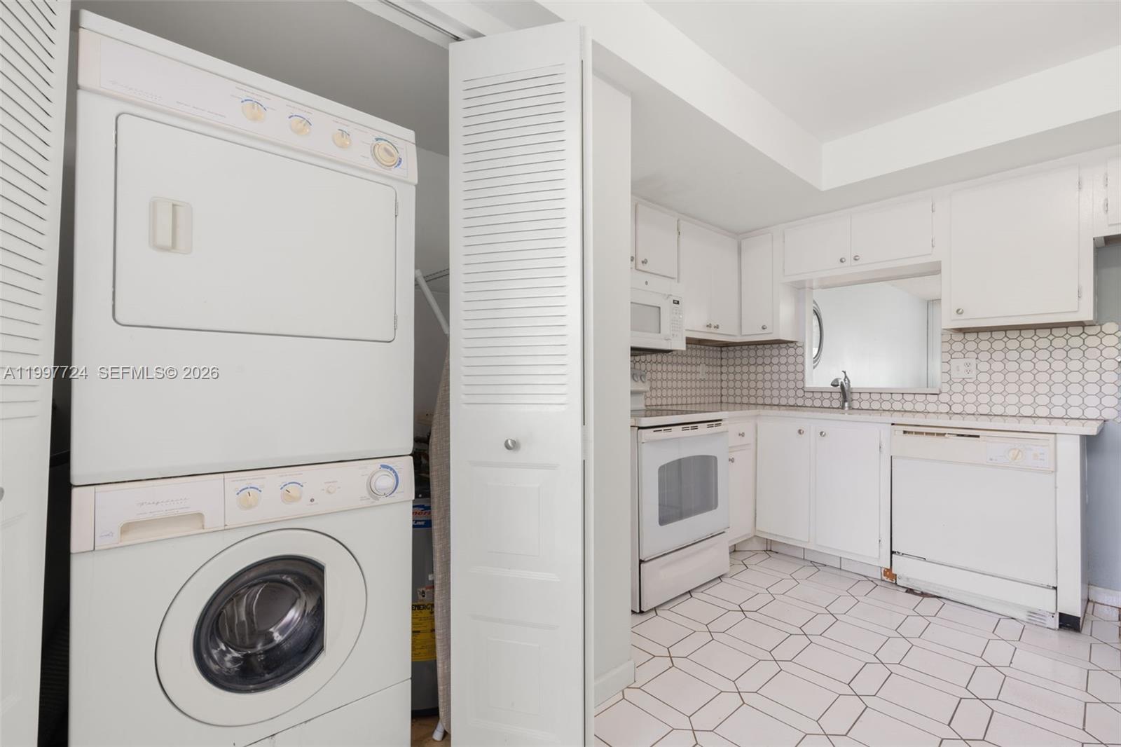 PALM SPRINGS 2 - Residential