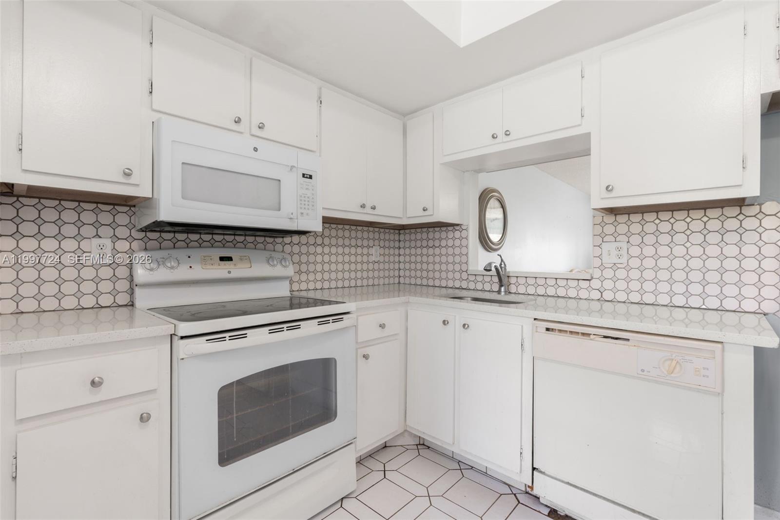 PALM SPRINGS 2 - Residential