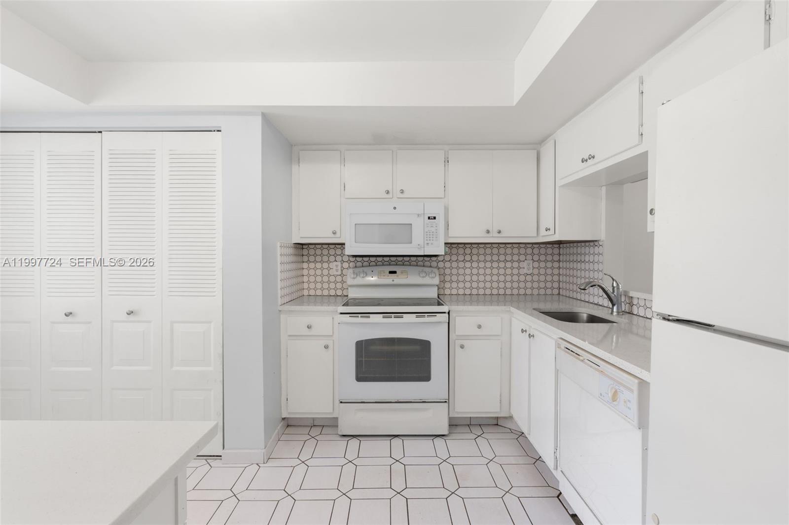 PALM SPRINGS 2 - Residential