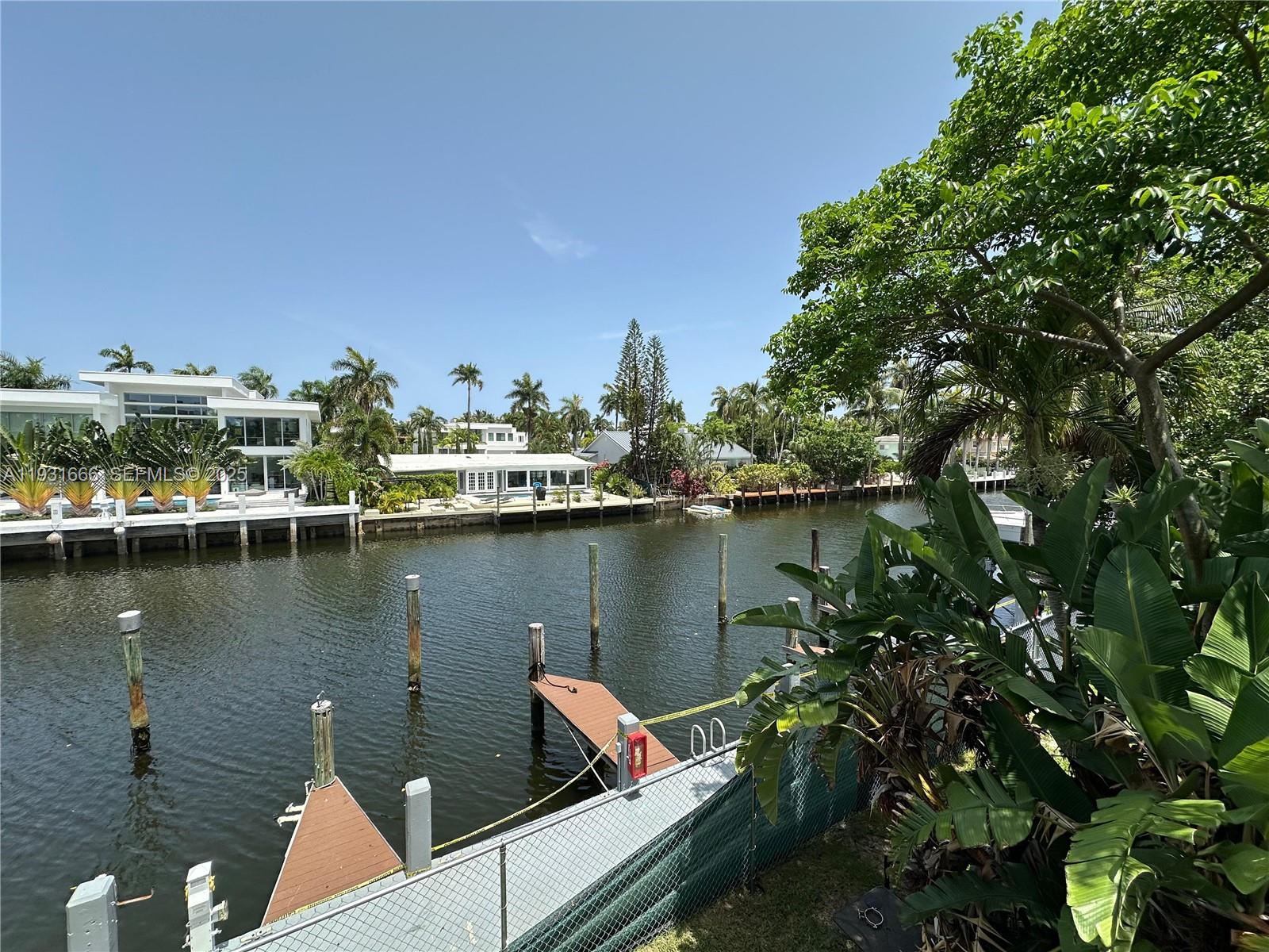 ISLE OF VENICE APTS INC - Residential Lease