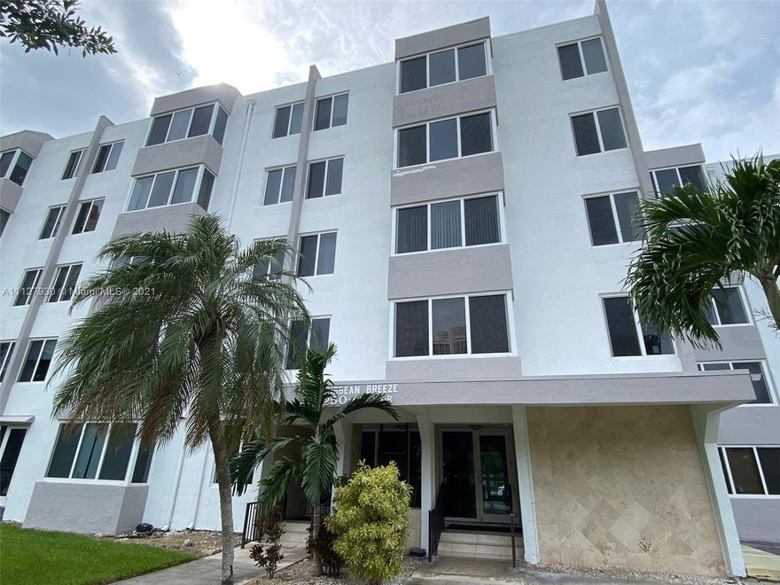 Large 2 Bedroom 2 Bathroom Condo in Sunny Isles!! Minutes from the beach at an affordable price! This corner unit is spacious and has plenty of natural light. Make this Condo your Canvass to Decorate to your Liking! Also great for investors as these units rent well!!HOA includes basic cable, water, exterior insurance, access to gym & pool! Vacant easy to show!