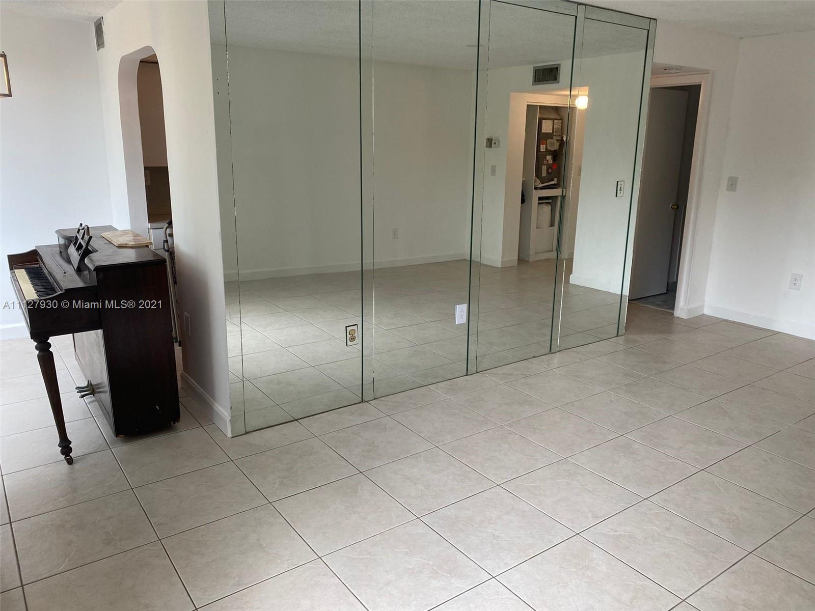 CARIBBEAN BREEZE CONDO - Residential