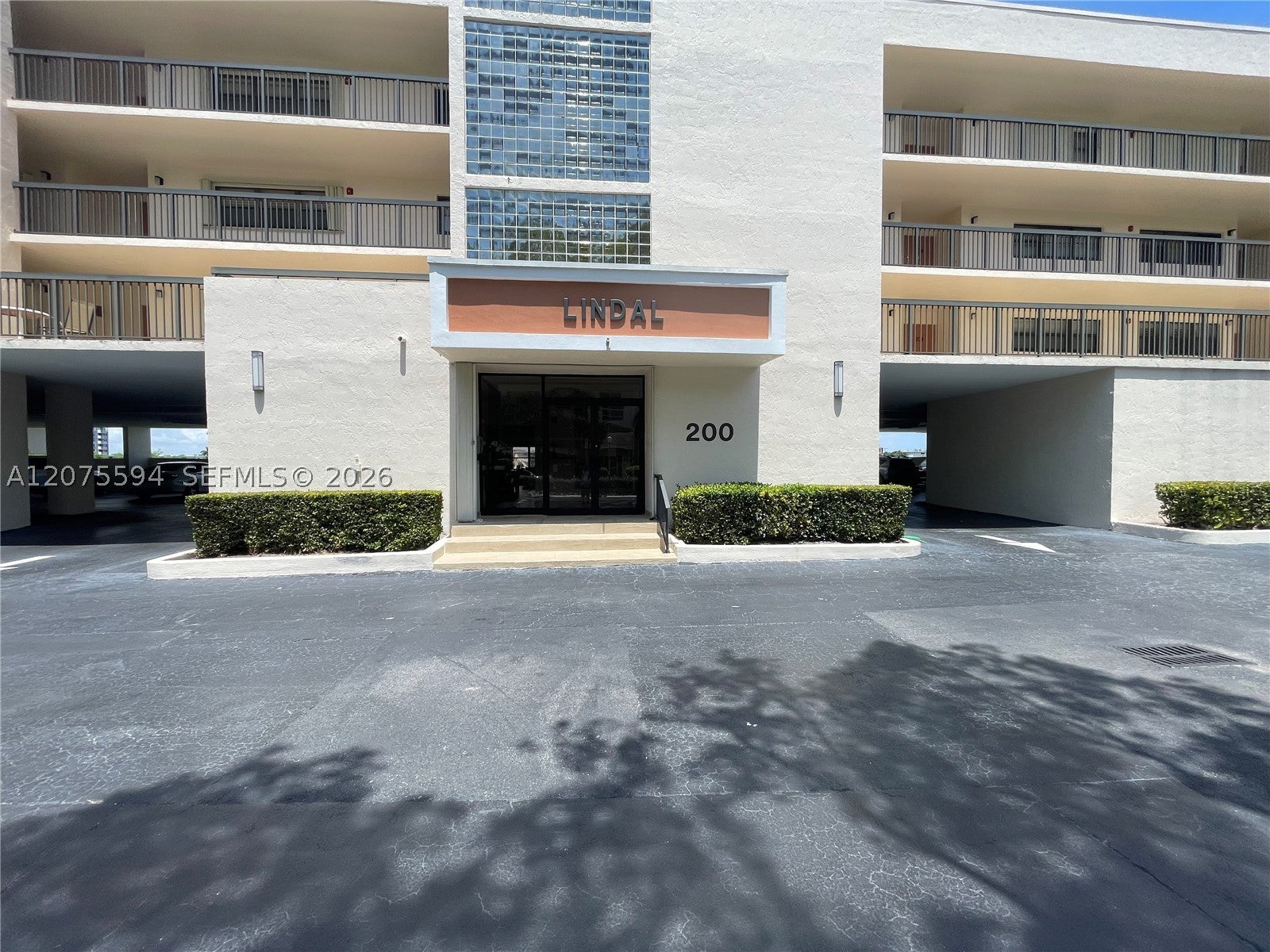 200 Golden Isles Dr 401