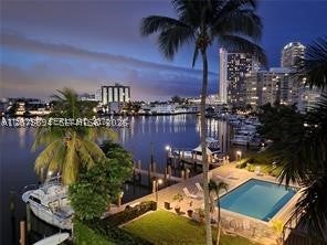 200 Golden Isles Dr