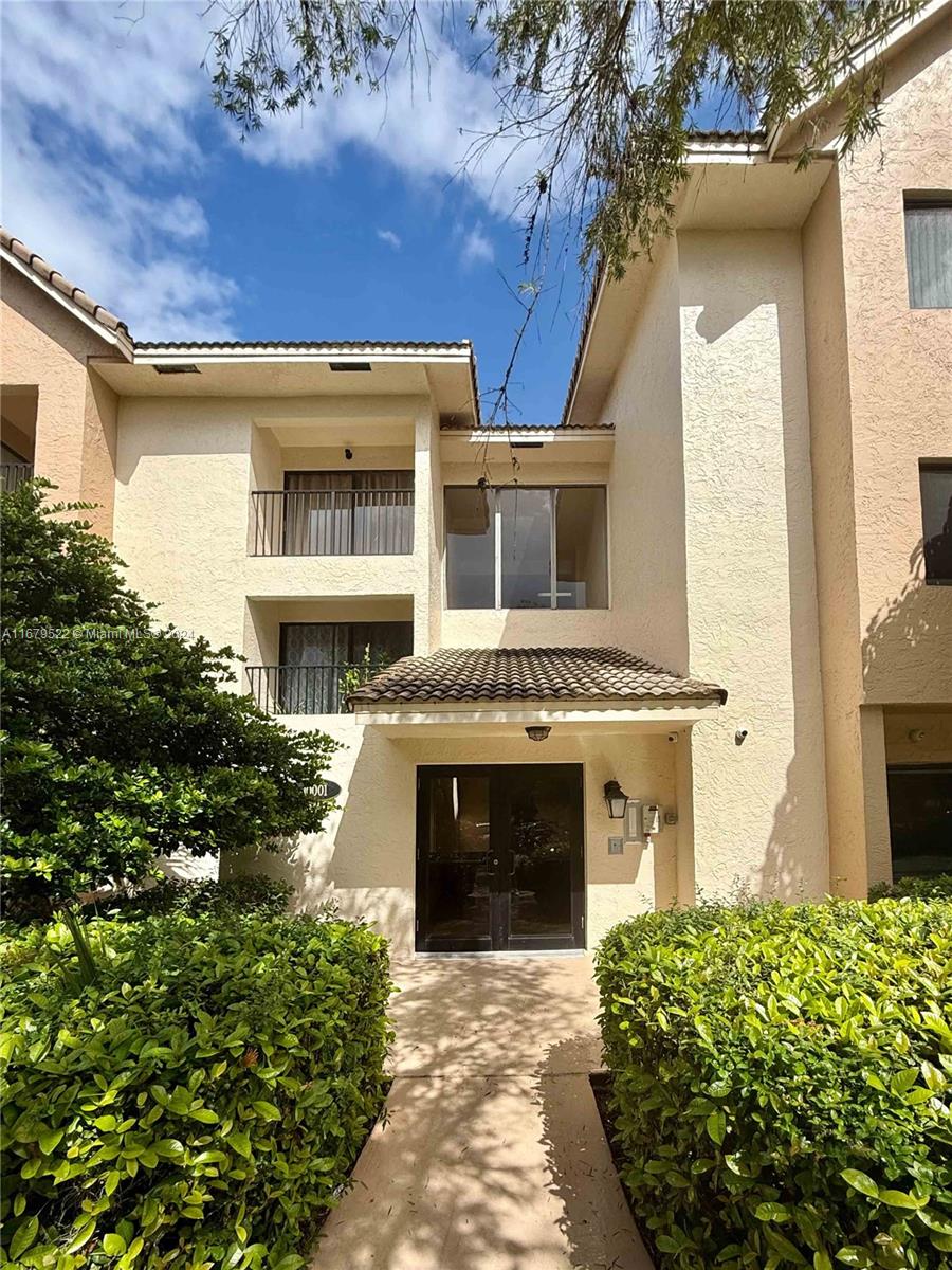 THIRD FLOOR CONDO WITH TWO BEDROOMS, TWO BATHROOMS IN A QUIET BUILDING.
KITCHEN WITH NEW STAINLESS STEEL APPLIANCES, WASHER AND DRYER INSIDE UNIT, NEW AIR CONDITIONING. THE TWO BATHROOMS ARE COMPLETELY UPDATED.
LIVING HERE YOU WILL BE CLOSE TO SHOPPINGS CENTER, RESTAURANTS AND MORE.
UNIT IS VACANT, EASY TO SHOW, PLEASE TEXT LISTING AGENT FOR INSTRUCTIONS. NO PETS ALLOWED.