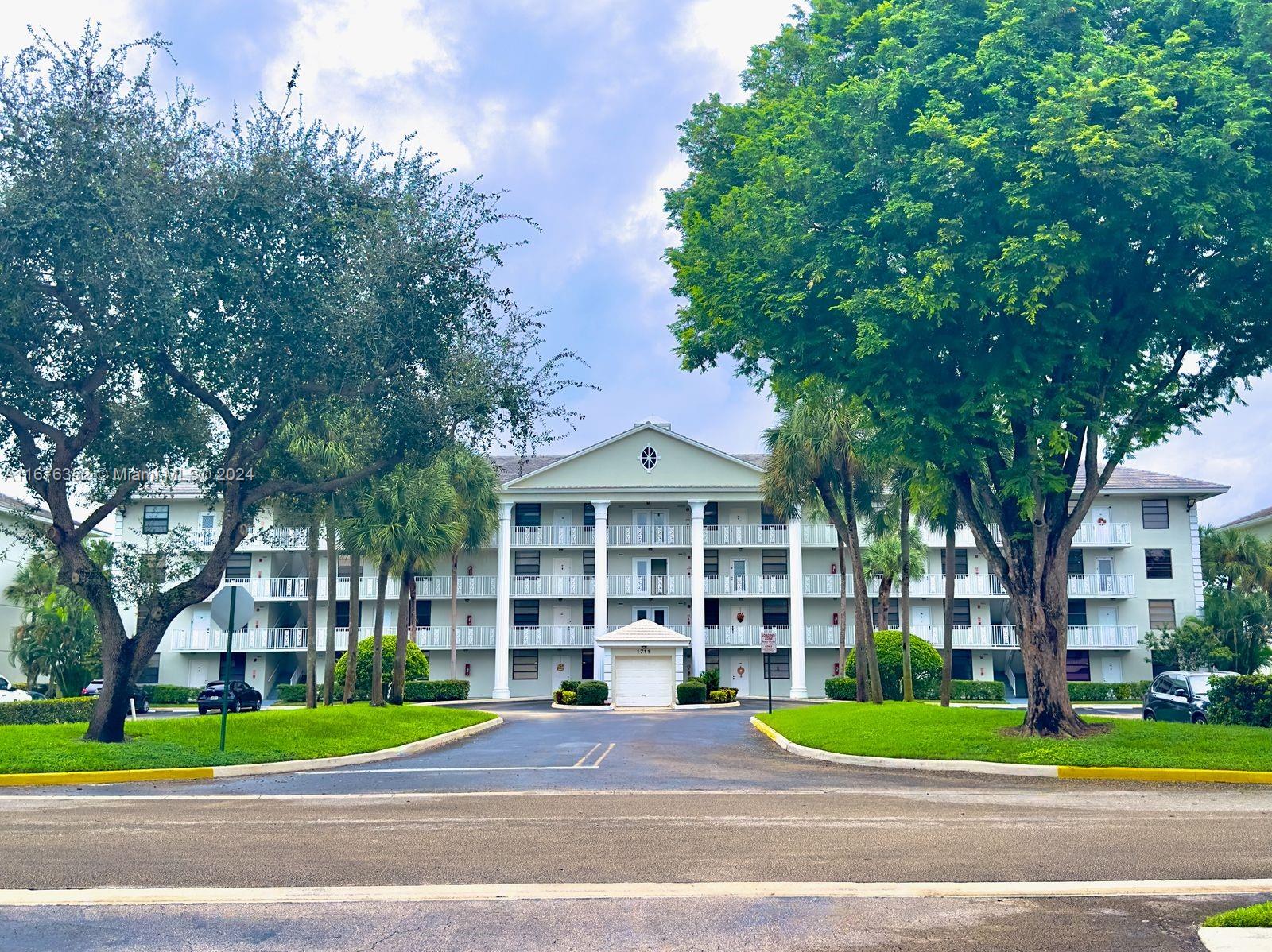 Amazing total Re-model Unit plus stainless-steel appliances ,impact windows and front door . plus a room for Guest or Office ... don't miss the opportunity to live in the hear of Davie, close to the beach, mall, and the airport. beautiful amenities ,pool, golf course, tennis courts, gym and more .
Don't miss this Turn-Key unit Opportunity and enjoy !!!