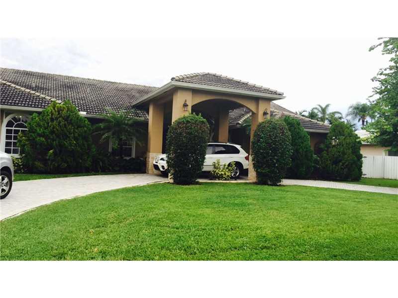 Come home to your spacious residence in a Galloway Estates. This 4 bedrooms 4 bath home has high ceilings, with a large family room. Gorgeous master bedroom with a large walk in closet and jacuzzi tub. Located near Baptist Hospital and close to major hwys . Beautifully remodeled eat in kitchen, small exercise room and small office adjacent to the kitchen. 24hr. notice for showing. Furnished rental but will consider unfurnished as well.