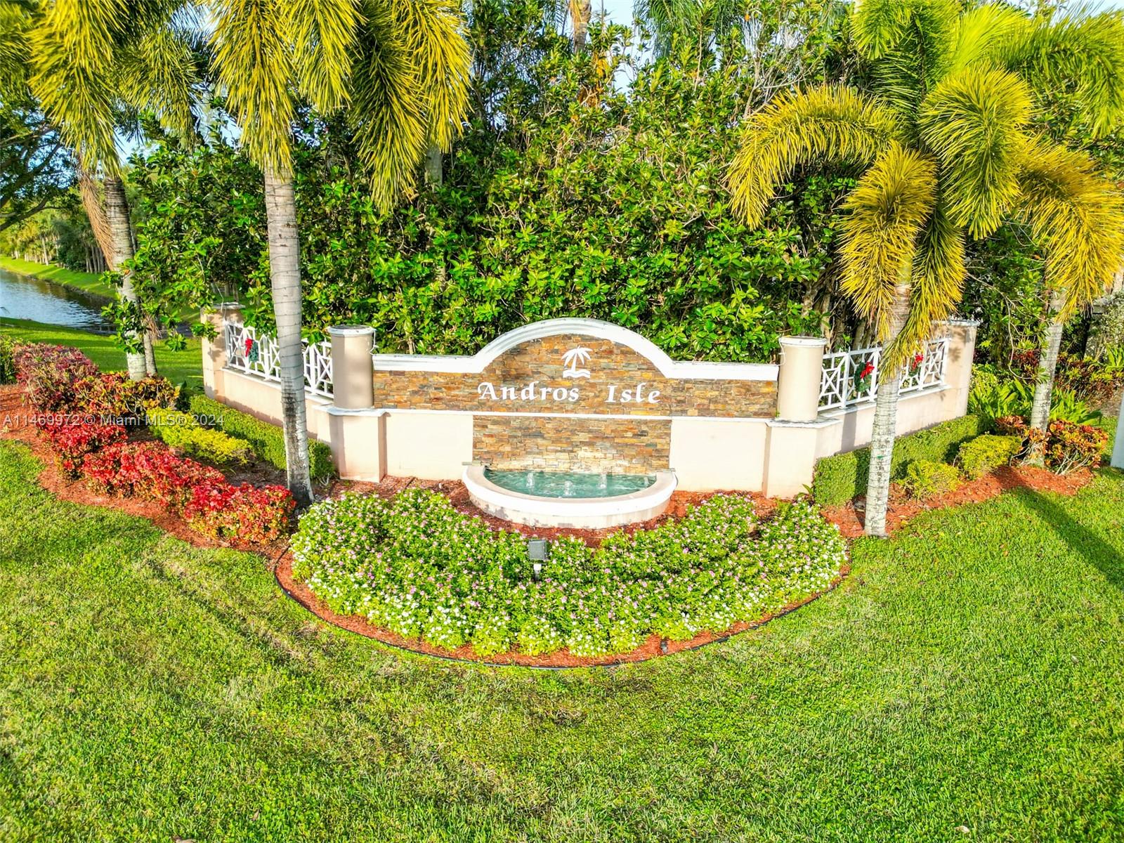 8525 Pine Cay, West Palm Beach, Palm Beach County, Florida - 4 Bedrooms  
3 Bathrooms - 