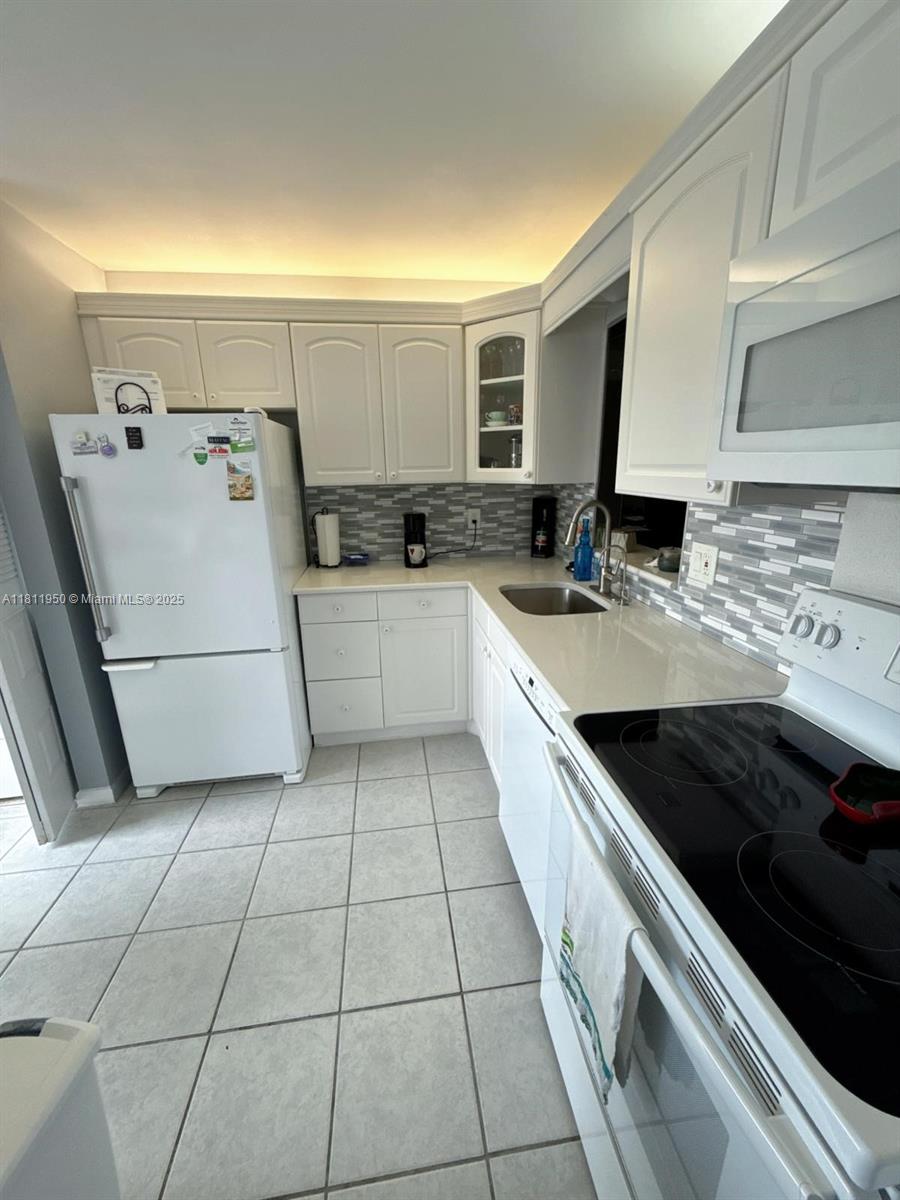 CAMELOT VILLAGE SEC 3 - Residential