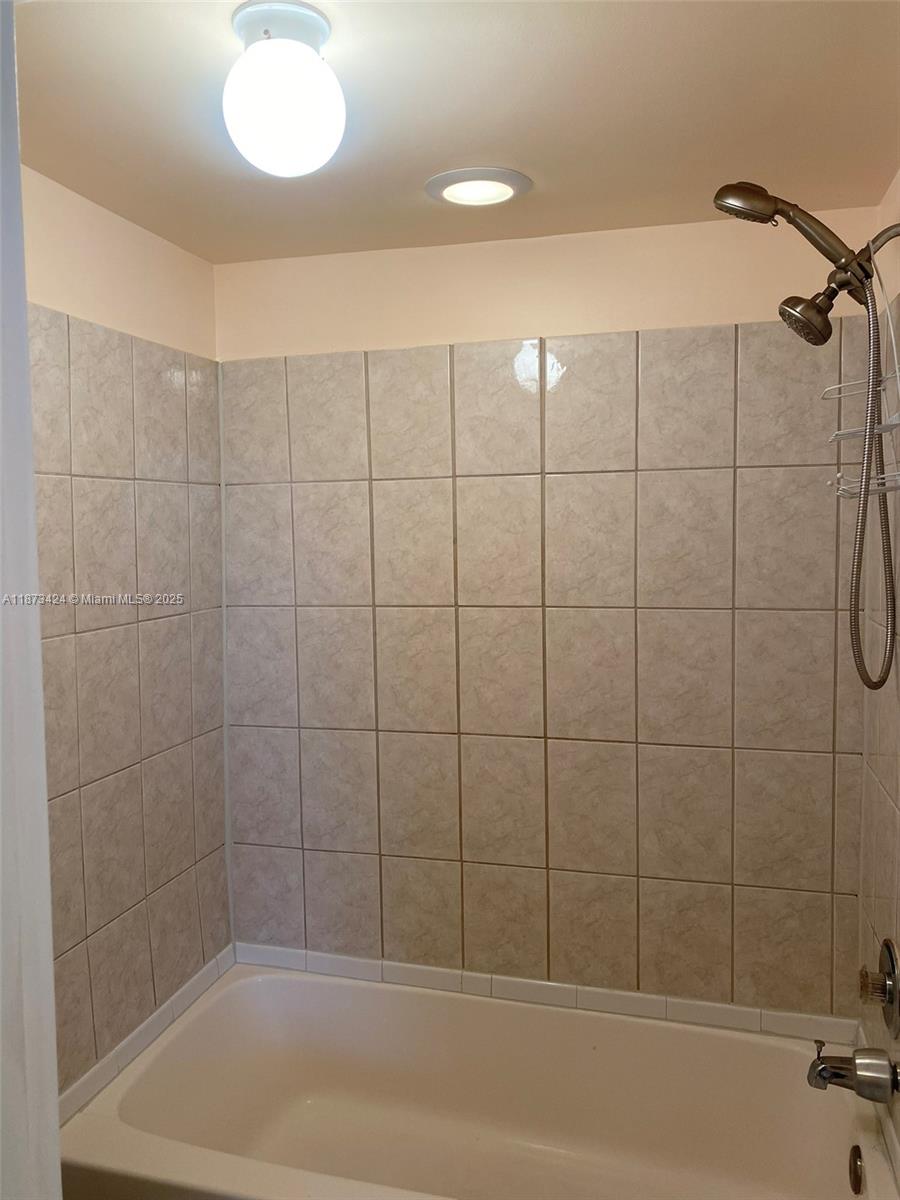 LA PLACIDA SECTION 1 COND - Residential