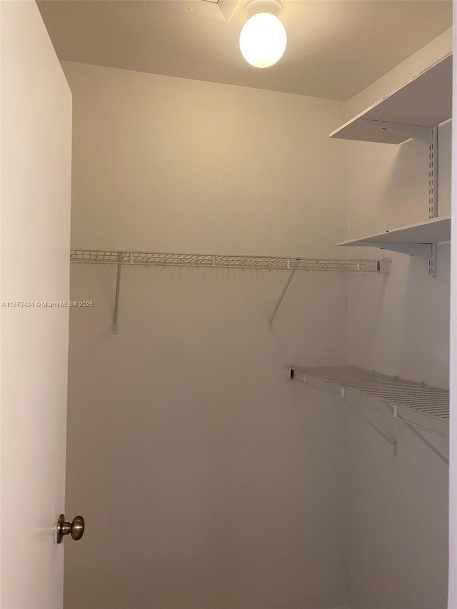 LA PLACIDA SECTION 1 COND - Residential