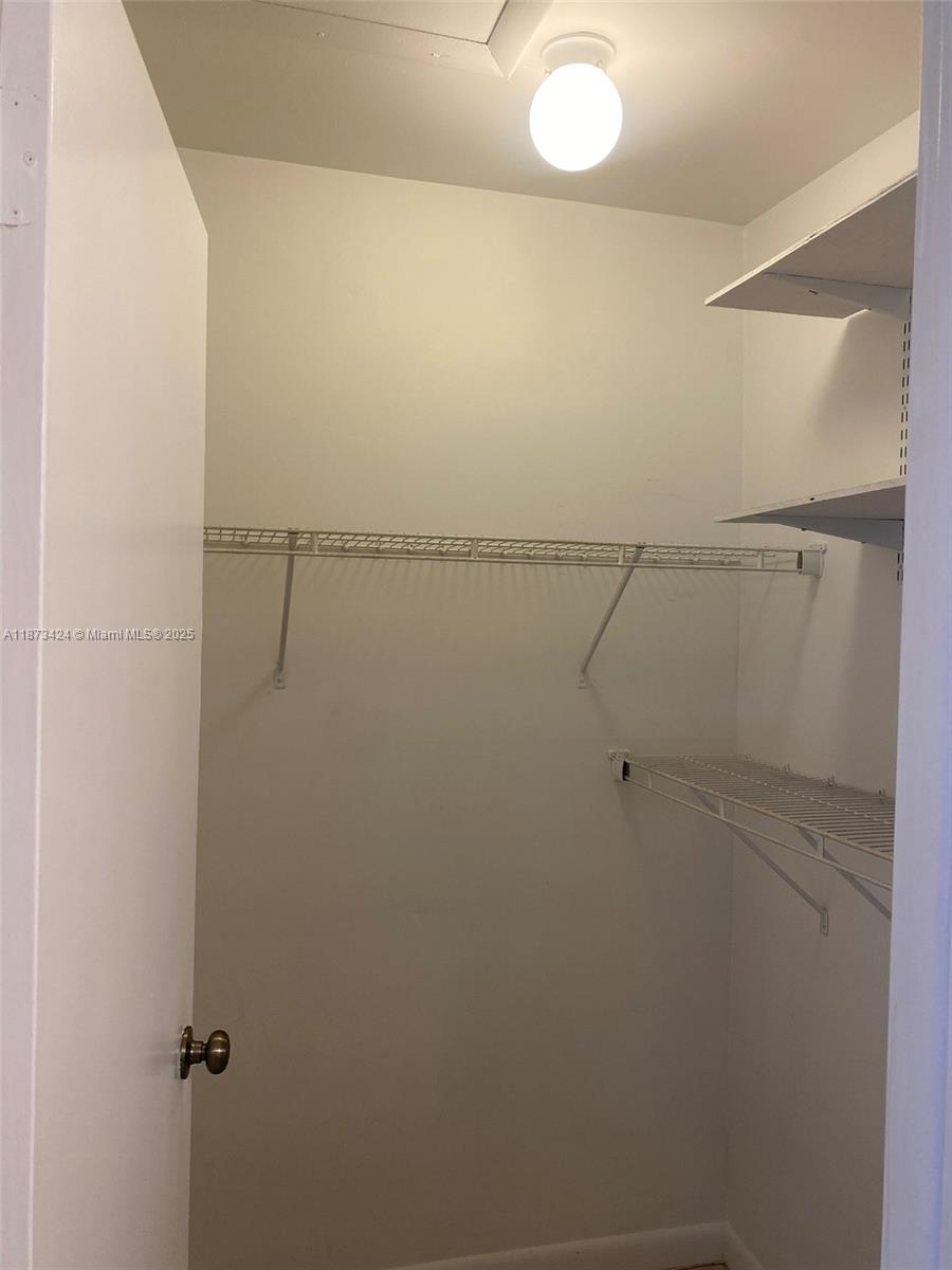 LA PLACIDA SECTION 1 COND - Residential