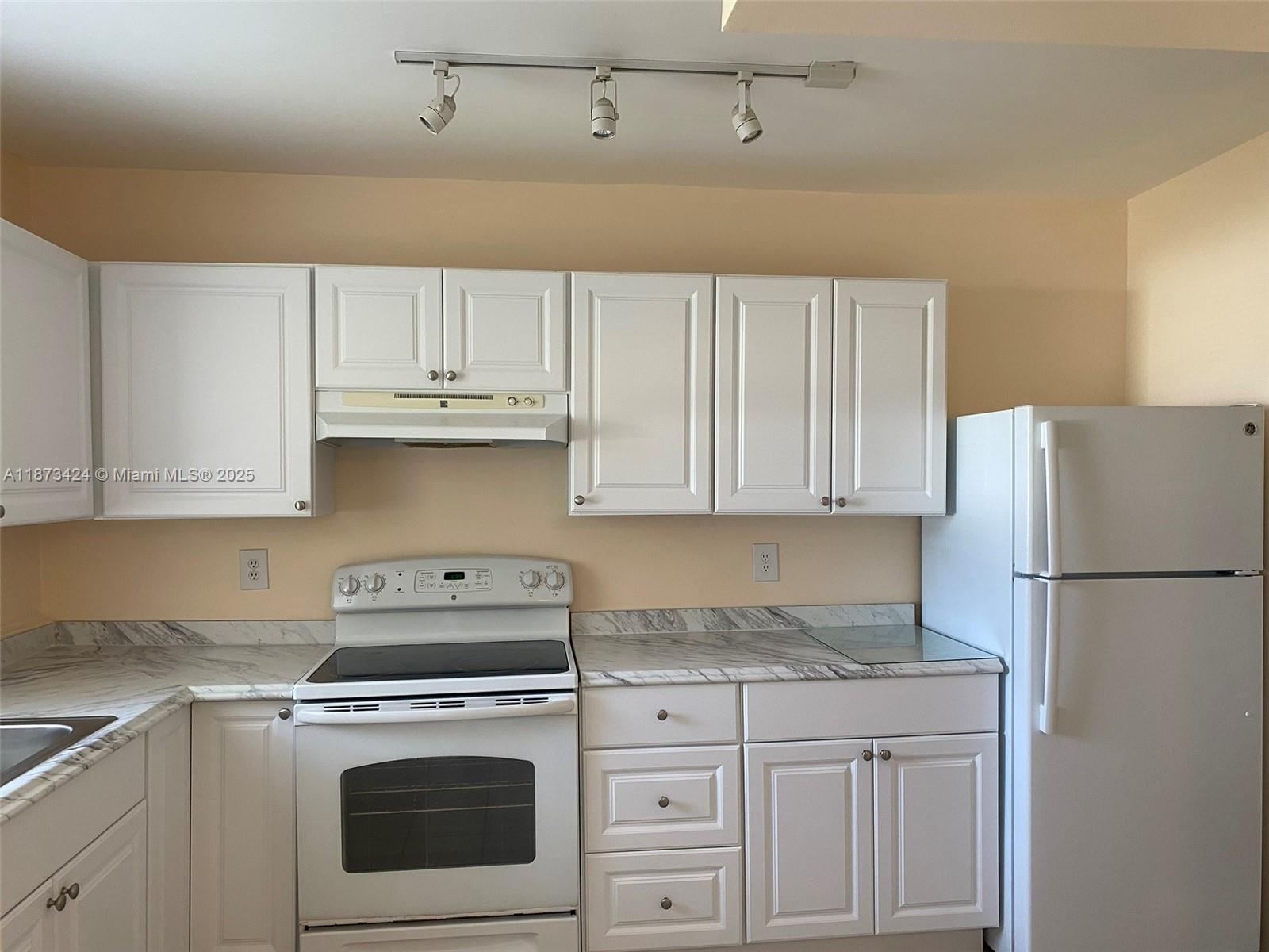 LA PLACIDA SECTION 1 COND - Residential