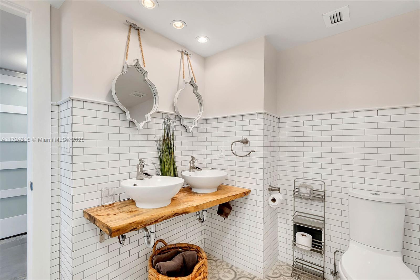 Roney Palace - Residential Lease